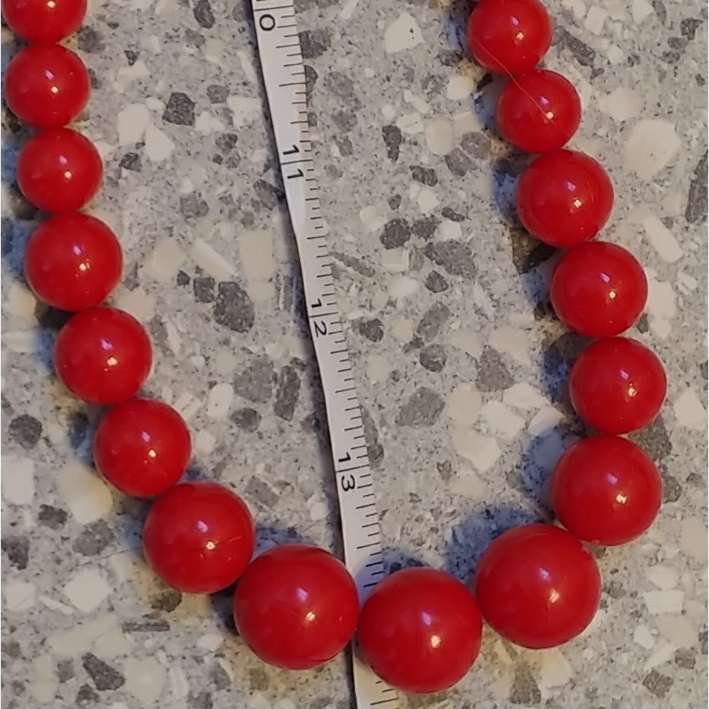 Vintage 60s Red Plastic Beaded Necklace - Picture 7 of 8